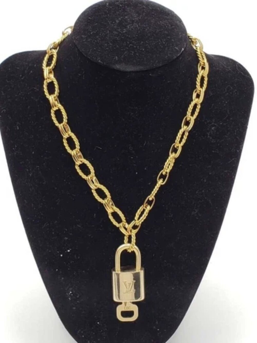 Gold-Plated Necklace with Authentic Louis Vuitton Padlock - Picture 6 of 8